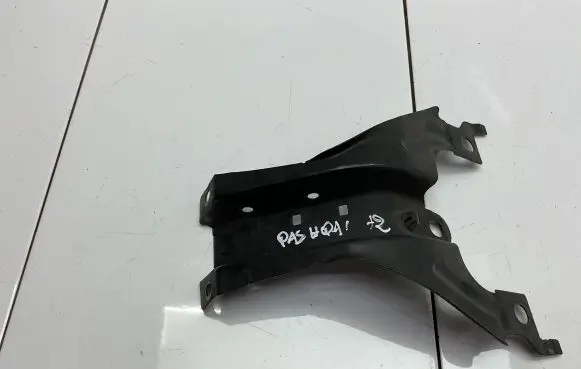 Nissan Qashqai+2 Engine bonnet/hood lock trim molding 62552JD00A