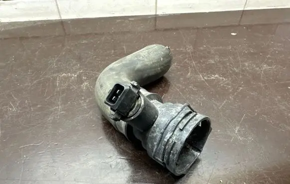 BMW 5 E60 E61 Engine coolant pipe/hose 7521778