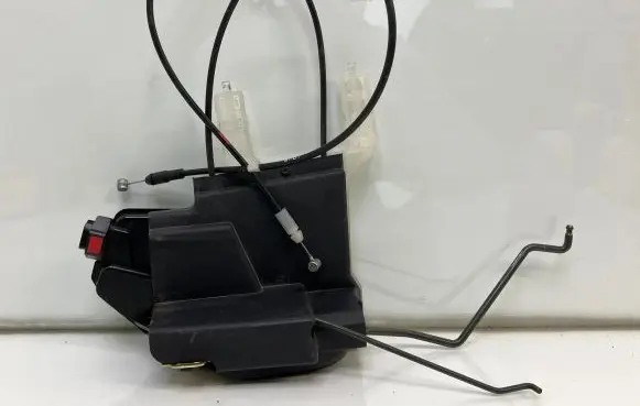 Hyundai Tucson JM Front door lock