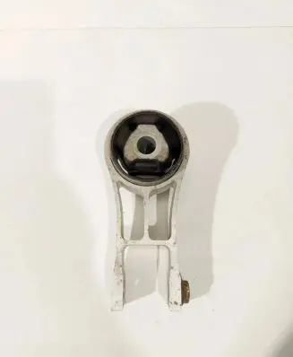 Chrysler Pacifica Engine mount bracket P68224737AB D091333218