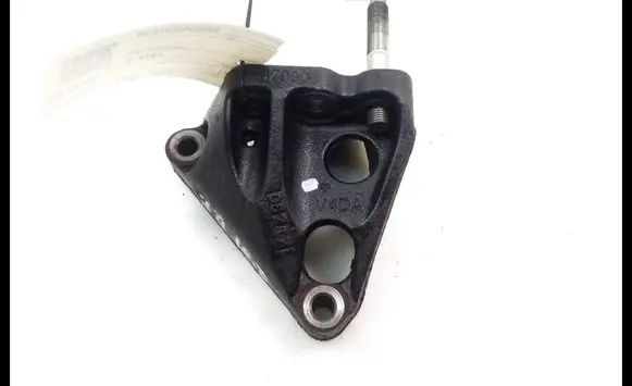 Engine mounting bracket