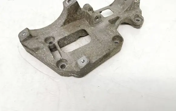 Volkswagen PASSAT B6 Generator/alternator bracket 06F903143F