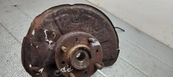 Volvo S40, V40 Front wheel hub