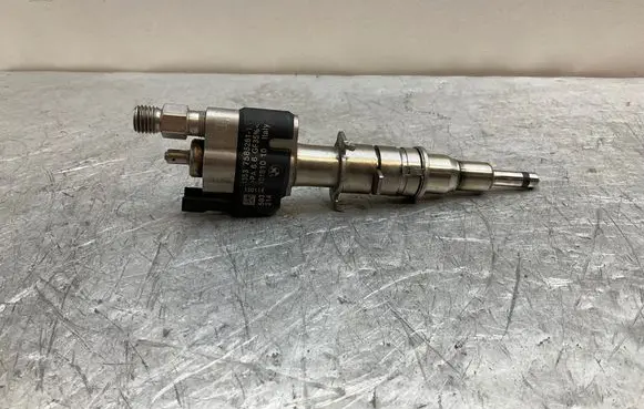 BMW 5 E60 E61 Fuel injector 7585261 10181010 PA66GF3596