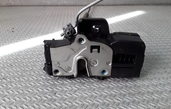Opel Antara Front door lock