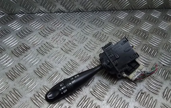 Toyota Corolla Verso E121 Indicator stalk 1736482 173752