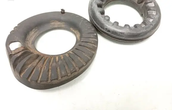 Ford Focus Rear coil spring rubber mount AV615599DD AV615599CE