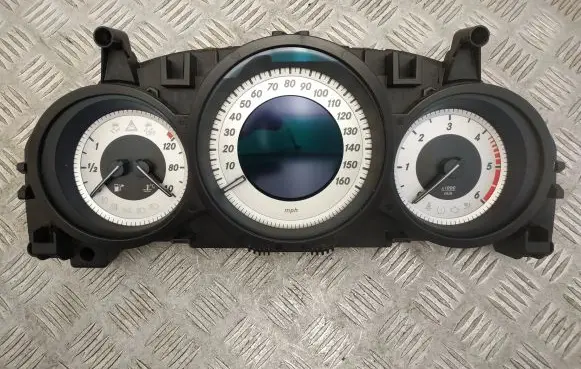 Mercedes-Benz C W204 Speedometer (instrument cluster) A2049005813