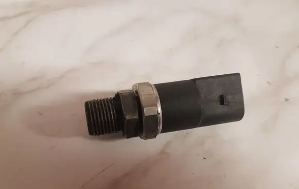 Fuel pressure sensor