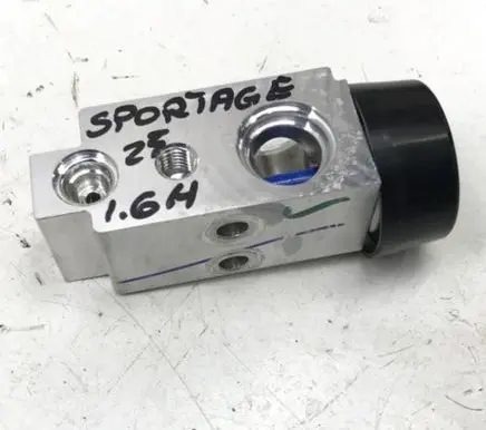 KIA Sportage Air conditioning (A/C) expansion valve 97775CJ700