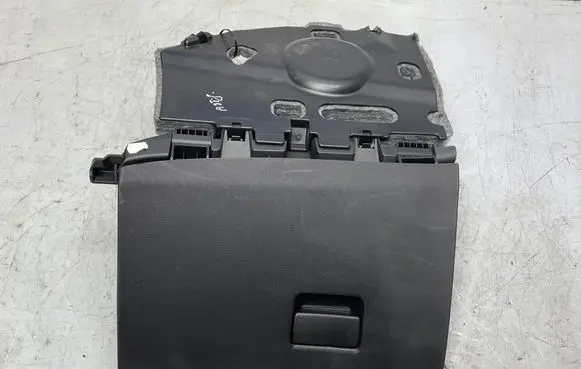 Opel Astra J Glove box 13262607