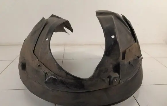 Chrysler 300 - 300C Front wheel arch liner splash guards NOCODE