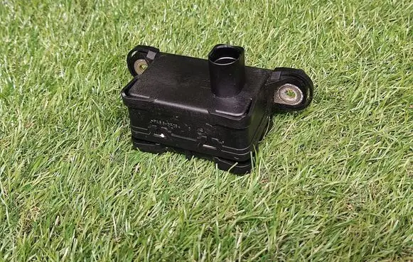 Volkswagen Touareg II ESP acceleration yaw rate sensor 7P0907652