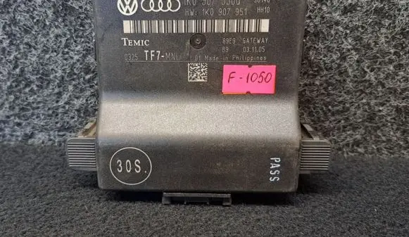 Audi A3 S3 A3 Sportback 8P Gateway control module 1K0907530G 1K0907951