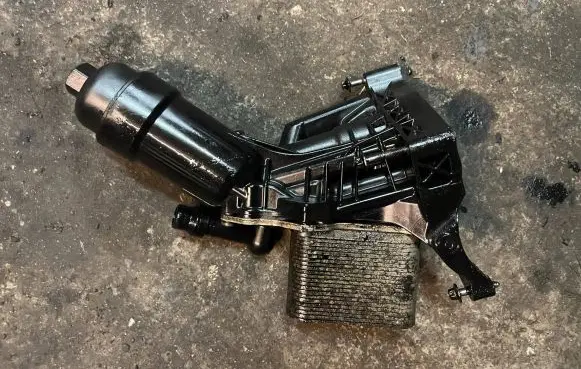 BMW 4 F36 Gran coupe Oil filter mounting bracket 8513963