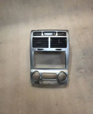 KIA Sportage Dash center air vent grill