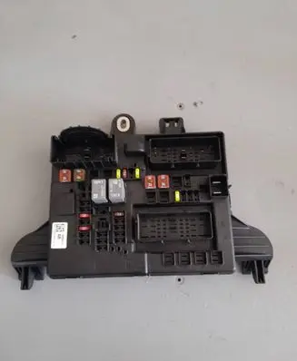 Opel Insignia A Fuse module 13485563