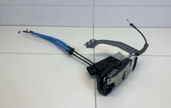 Hyundai Tucson TL Rear door lock 81410D7510