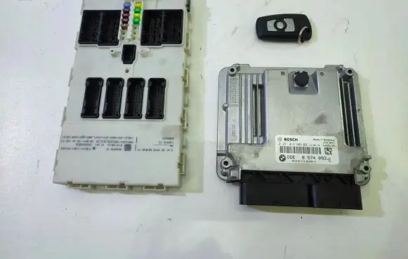 BMW 3 F30 F35 F31 Engine ECU kit and lock set 8574093