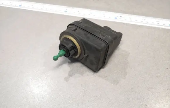 Renault Scenic I Headlight level adjustment motor 7700840141