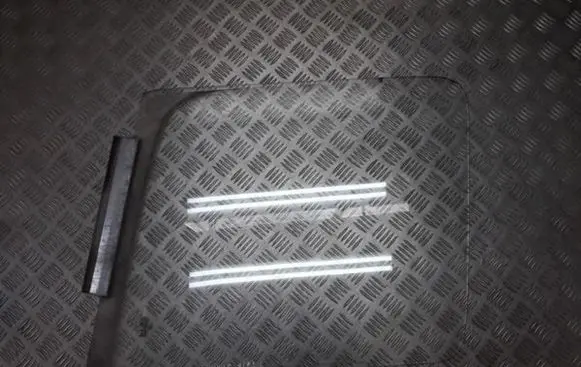 Mercedes-Benz Sprinter W901 W902 W903 W904 Front door window glass four-door 43r001025 e143r-001025