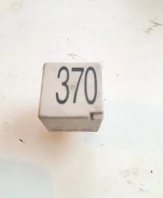 Volkswagen PASSAT B5.5 Coolant fan relay 8D0951253 85218755
