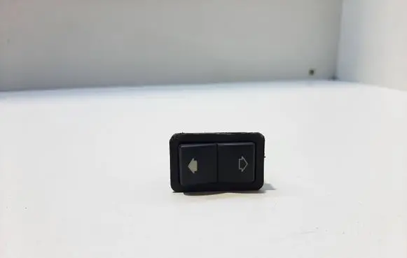 BMW 5 E39 Electric window control switch 8368974