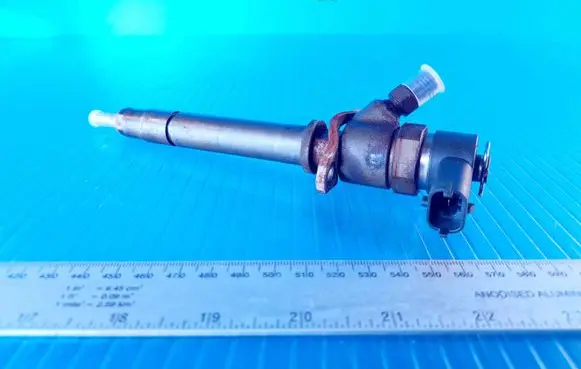 Volvo V70 Fuel injector 8658552