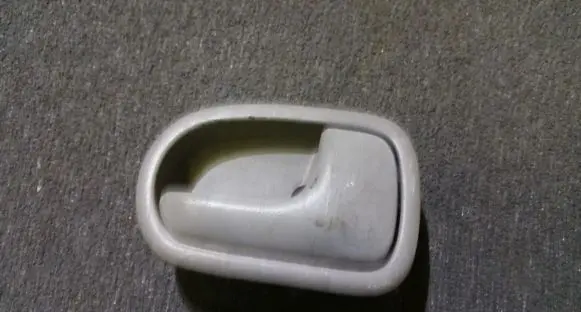 Mazda 626 Rear door interior handle dh22i