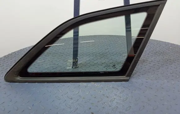 Nissan Atleon Rear side window 5FE845300AF