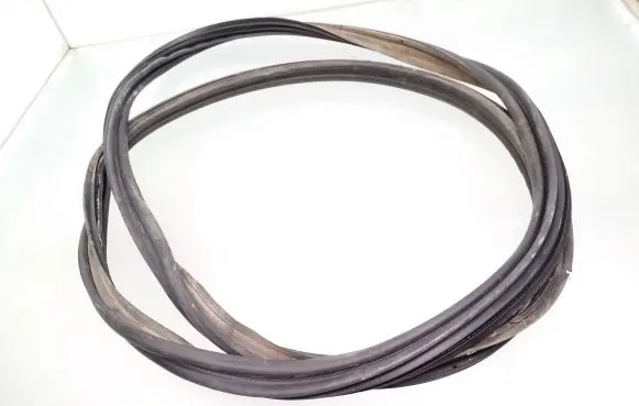 Trunk rubber seal (body)