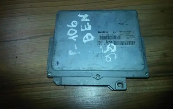 Peugeot 106 Engine control unit/module 0261203735 9624101780