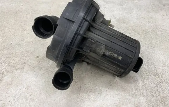 Audi A3 S3 8L Secondary air pump 06A959253B
