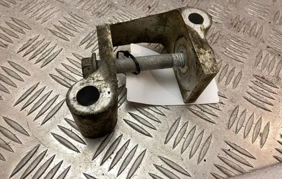 Volvo XC90 Front lower control arm/wishbone