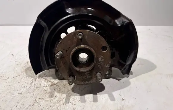 Toyota Auris E180 Front wheel hub