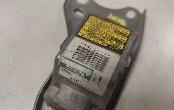 Toyota Avensis Verso Airbag deployment crash/impact sensor 8983044060