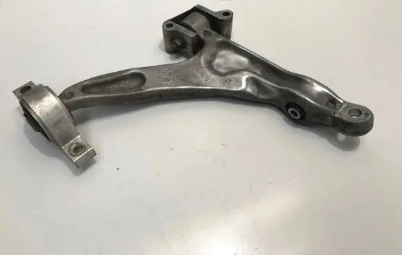 Volvo V60 Front lower control arm/wishbone 32269628
