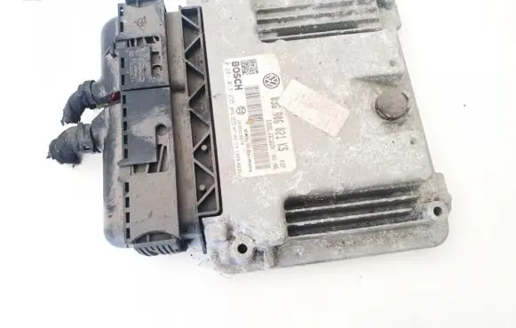 Volkswagen Golf Plus Engine control unit/module 03g906021ks 0281013235
