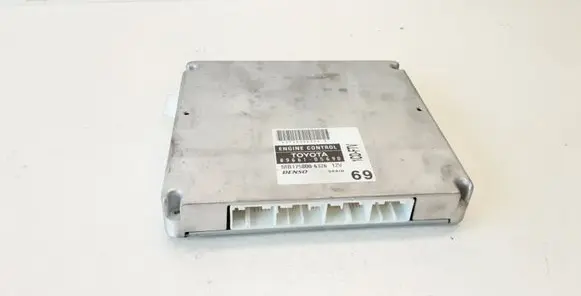 Toyota Avensis T250 Engine control unit/module 8966105690 MB1758006326