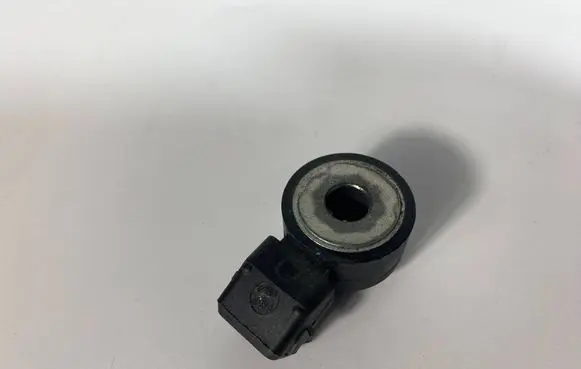 BMW 5 G30 G31 G38 Detonation knock sensor 7598861