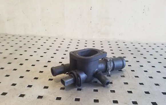 Skoda Octavia Mk2 (1Z) Engine coolant pipe/hose 038121132D