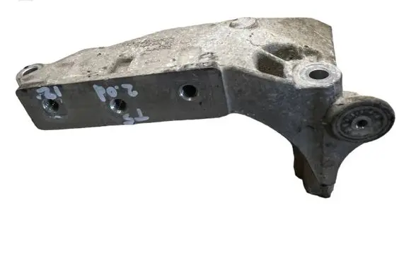 Volkswagen Transporter - Caravelle T5 Engine mounting bracket 03L199207B
