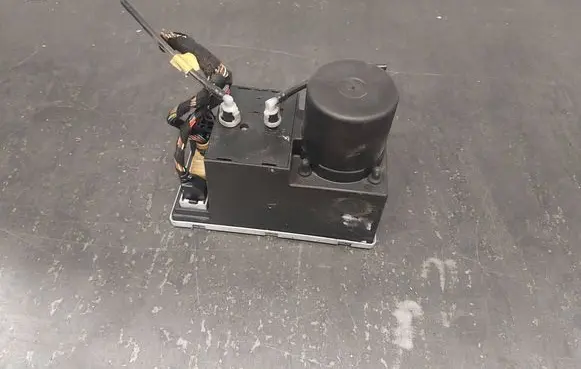 Audi A4 S4 B5 8D Central locking vacuum pump 8D0862257