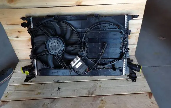 Audi A4 S4 B8 8K Coolant radiator