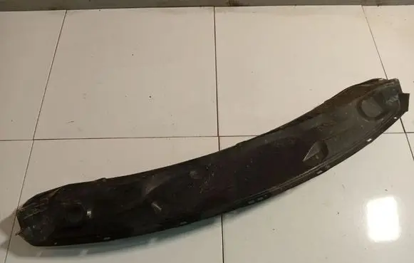 Peugeot 107 Wiper trim