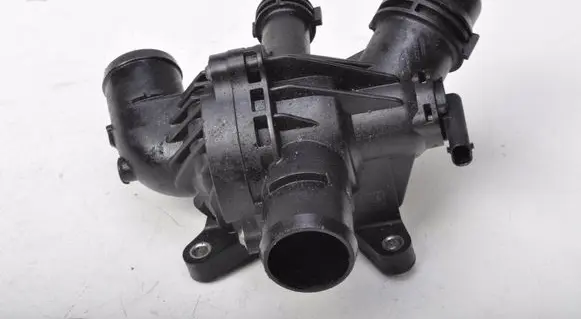 Land Rover Discovery Sport Thermostat housing L8D2-8575-AB