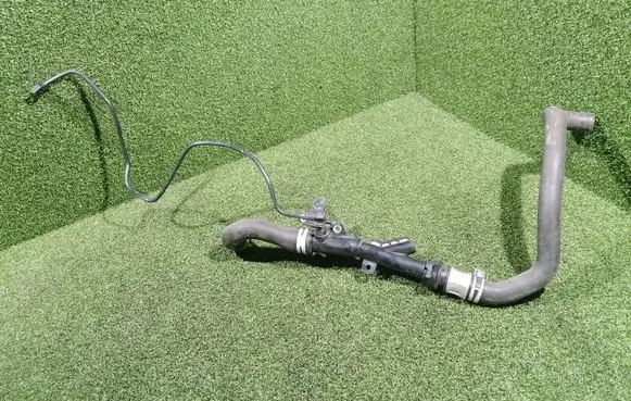 Coolant pipe/hose
