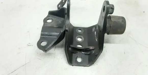 Toyota Verso Engine mounting bracket