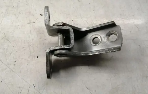 Toyota Corolla Verso AR10 Front door upper hinge 6872002050