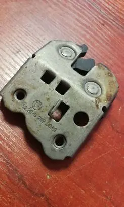 BMW 3 E46 Seat back rest lock catch 8209036